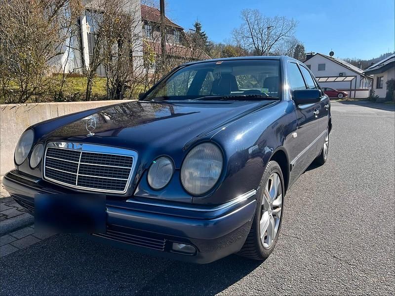 Gebraucht Mercedes E240 Elegance 170 PS (125 kW) 1998 Blau Limousine