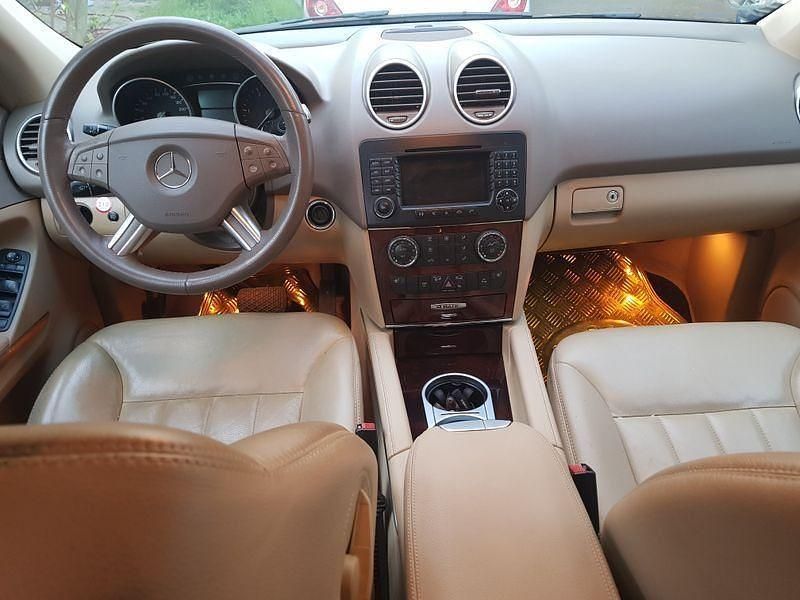 Schwarz Gebraucht 2007 Mercedes ML280 SUV | 13.999 € (Teuer) - Bild 1/4