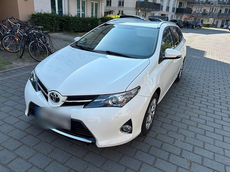 Weiß Gebraucht 2014 Toyota Auris Sport Kombi | 9.200 € (Fairer Preis) - Bild 1/4