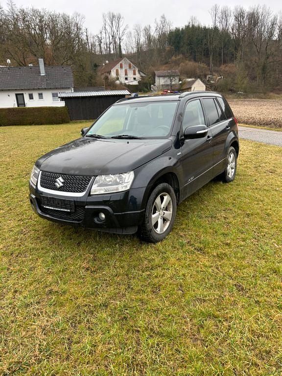 Schwarz Gebraucht 2012 Suzuki Grand Vitara SUV | 7.900 € (Superpreis) - Bild 1/4