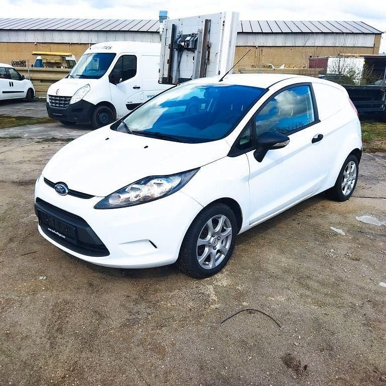 Weiß Gebraucht 2011 Ford Fiesta Van | 2.499 € (Fairer Preis) - Bild 1/4