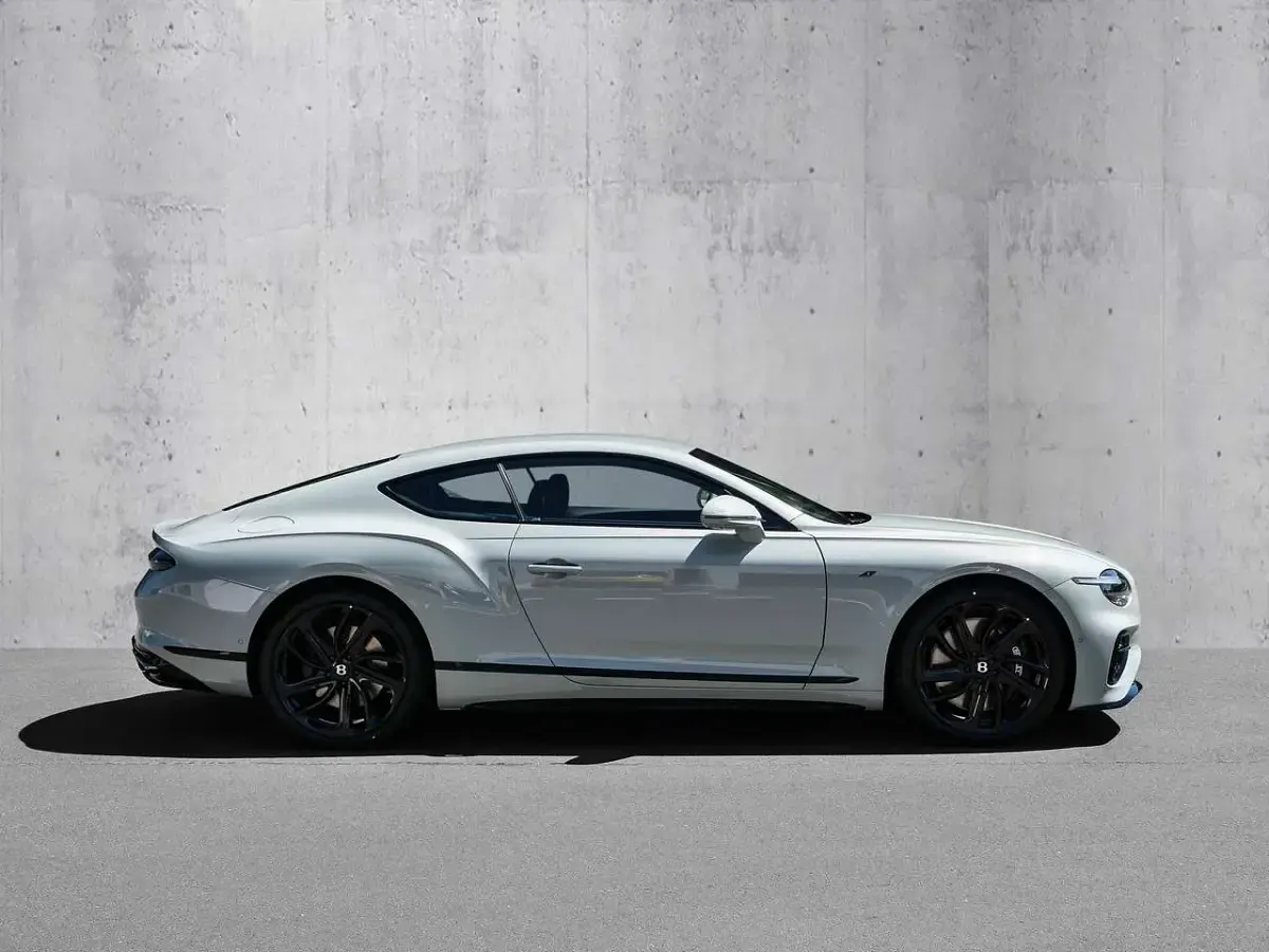 Neu Bentley Continental 680 PS (500 kW) 2026 Opalite Coupé