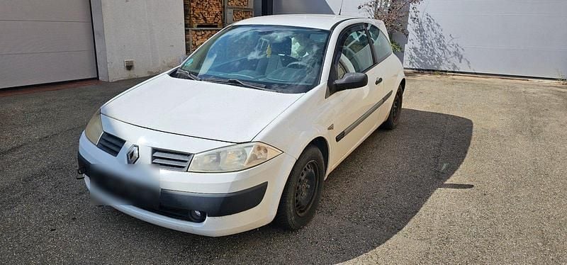 Weiß Gebraucht 2003 Renault Mégane II Kleinwagen | 650 € (Guter Preis) - Bild 1/4