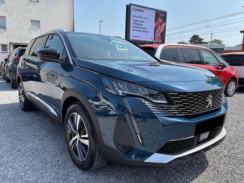 Blau Gebraucht 2022 Peugeot 5008 Allure Van / Kleinbus | 20.825 € (Guter Preis) - Bild 1/4