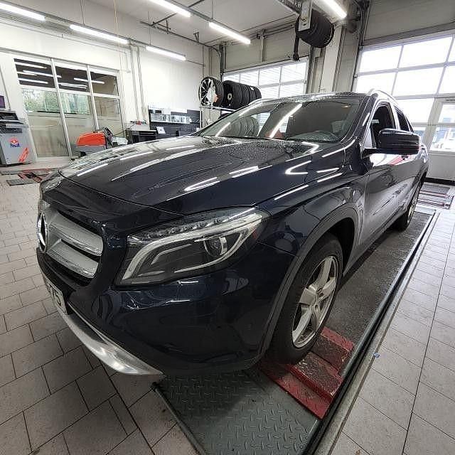 Gebraucht Mercedes GLA220 177 PS (130 kW) 2017 Blau SUV