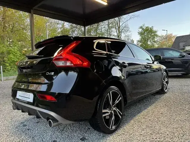 Gebraucht Volvo V40 R-Design 190 PS (139 kW) 2018 Schwarz metallic Limousine
