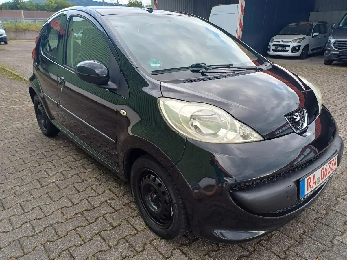 Gebraucht Peugeot 107 68 PS (50 kW) 2006 Schwarz Kleinwagen