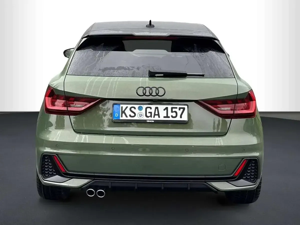 Gebraucht Audi A1 S-Line 207 PS (152 kW) 2025 Distriktgrün metallic SUV
