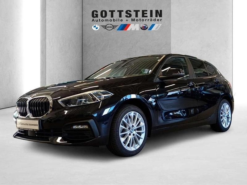 Black sapphire Gebraucht 2022 BMW 118 Advantage Kleinwagen | 21.995 € (Fairer Preis) - Bild 1/3