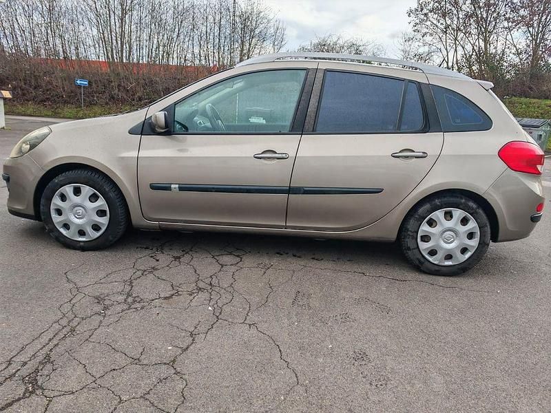 Gebraucht Renault Clio II Dynamique 101 PS (74 kW) 2008 Beige Limousine
