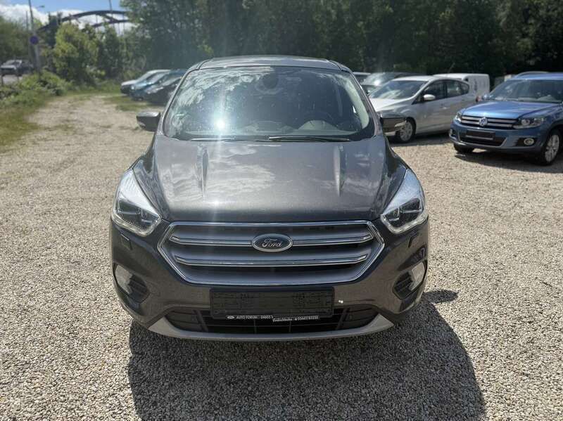 Magneticgrau (metallic) Gebraucht 2018 Ford Kuga Titanium SUV | 8.990 € (Superpreis) - Bild 1/4