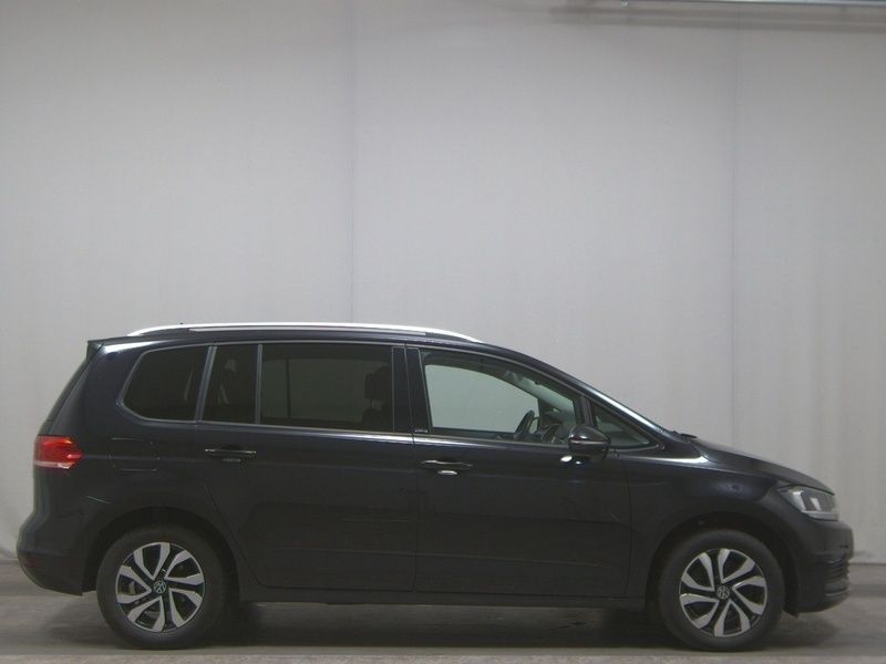 Grau Gebraucht 2022 VW Touran Active Van / Kleinbus | 20.780 € (Superpreis) - Bild 1/4