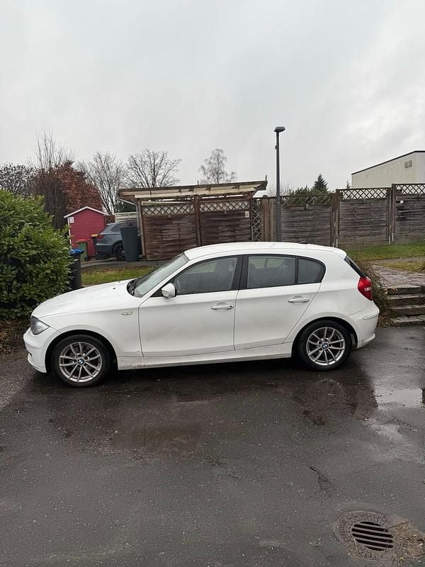 Gebraucht BMW 118 143 PS (105 kW) 2010 Weiß Kleinwagen