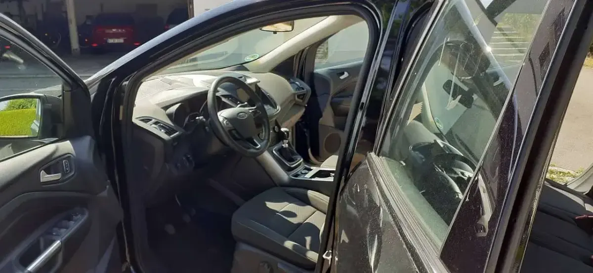 Gebraucht Ford Kuga Trend 120 PS (88 kW) 2019 Schwarz SUV