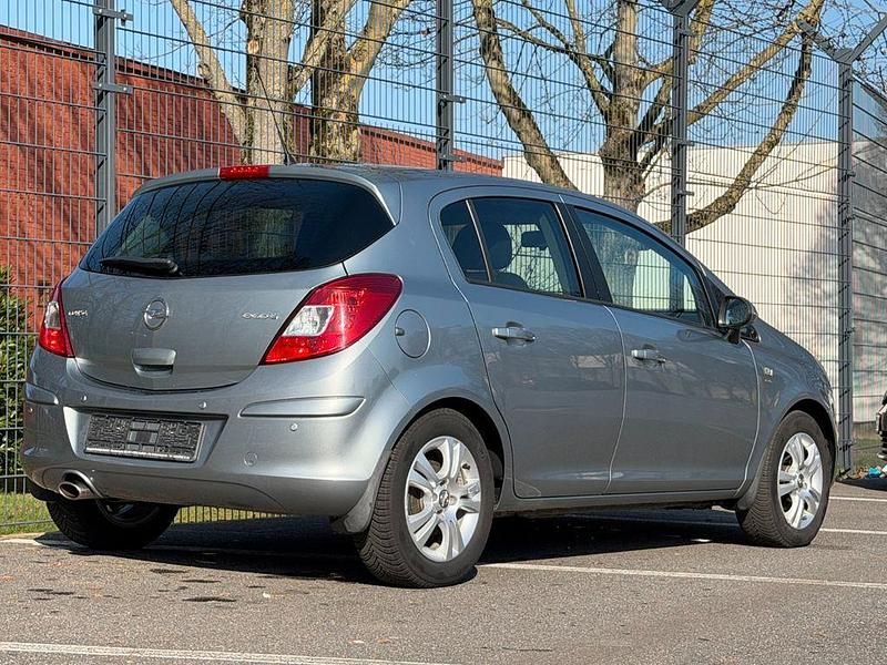 Gebraucht Opel Corsa Satellite 69 PS (50 kW) 2012 Silber Kleinwagen