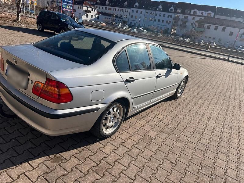 Gebraucht BMW 318 116 PS (85 kW) 2002 Silber Limousine