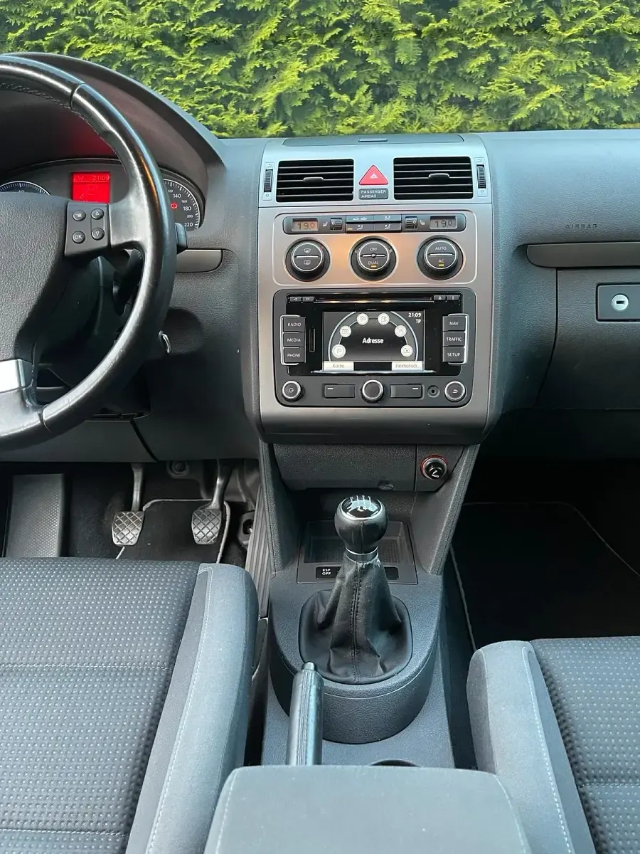 Gebraucht VW Touran 140 PS (102 kW) 2010 Grau Van / Kleinbus