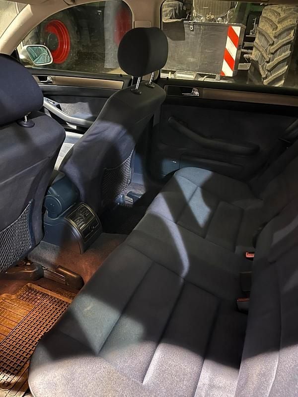 Second-hand Audi A6 165 CP (121 kW) 1999 Argintiu Break