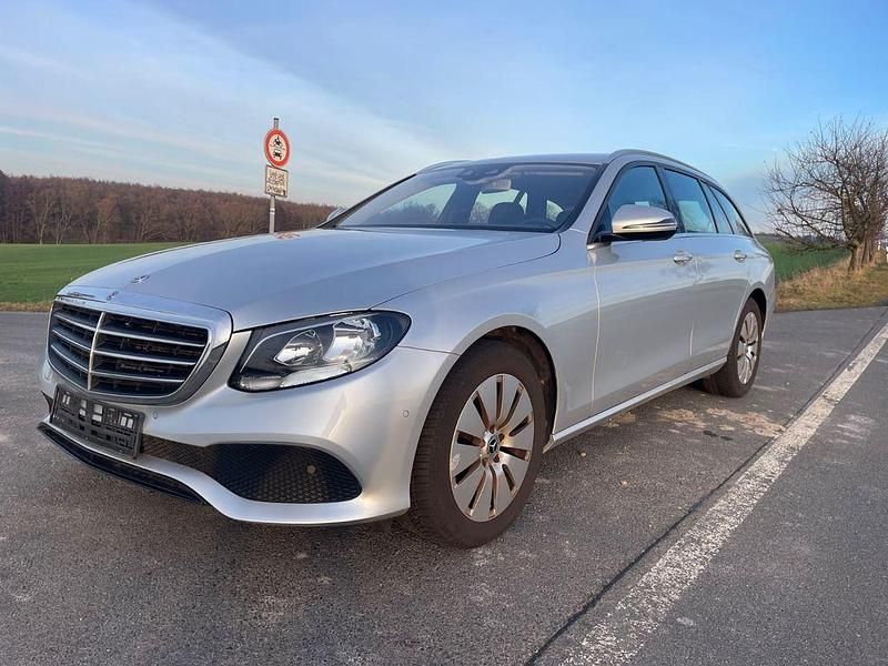 Gebraucht Mercedes E220 194 PS (142 kW) 2018 Silber Limousine