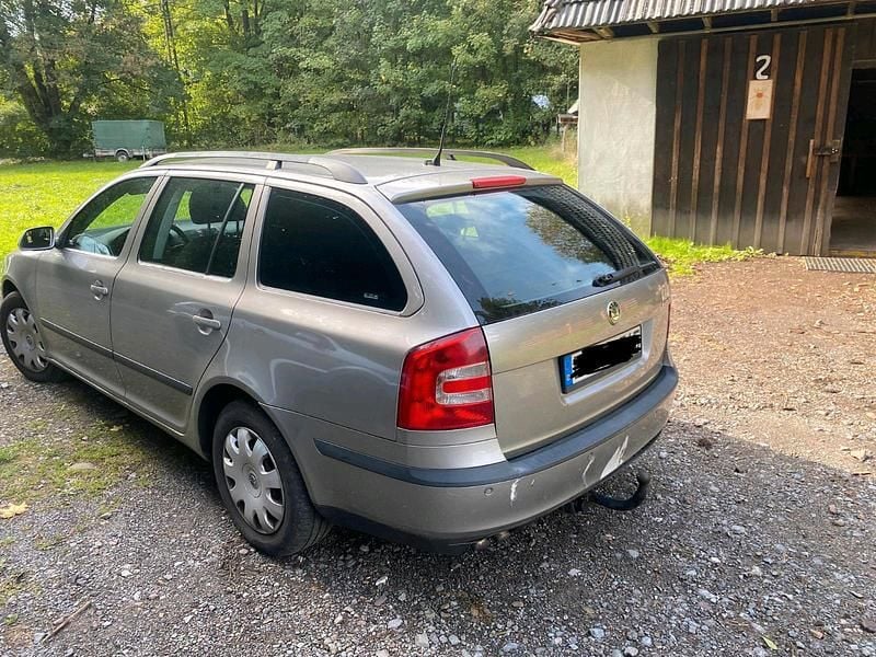 Gold Gebraucht 2008 Skoda Octavia Kombi | 1.350 € (Superpreis) - Bild 1/4