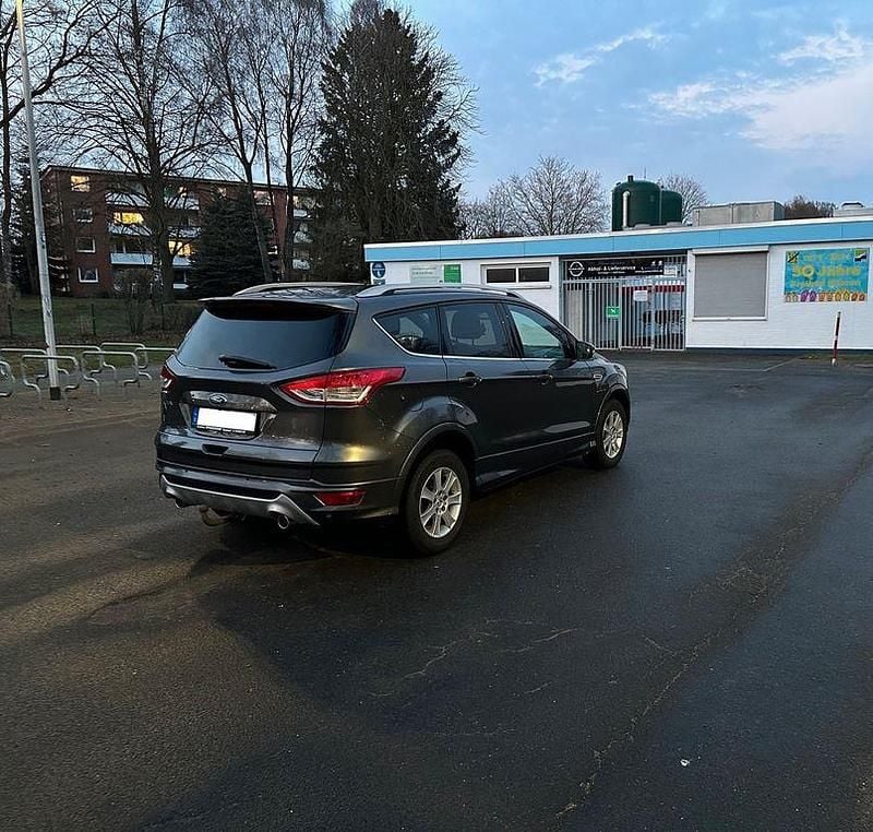 Gebraucht Ford Kuga Titanium 179 PS (131 kW) 2015 Braun SUV