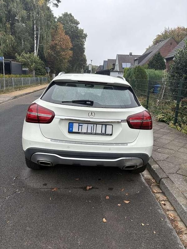 Gebraucht Mercedes GLA200 156 PS (114 kW) 2017 Weiß SUV