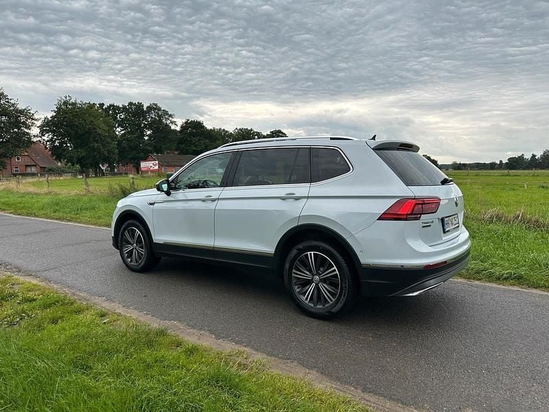 Weiß Gebraucht 2017 VW Tiguan Allspace Highline SUV | 18.900 € - Bild 1/4