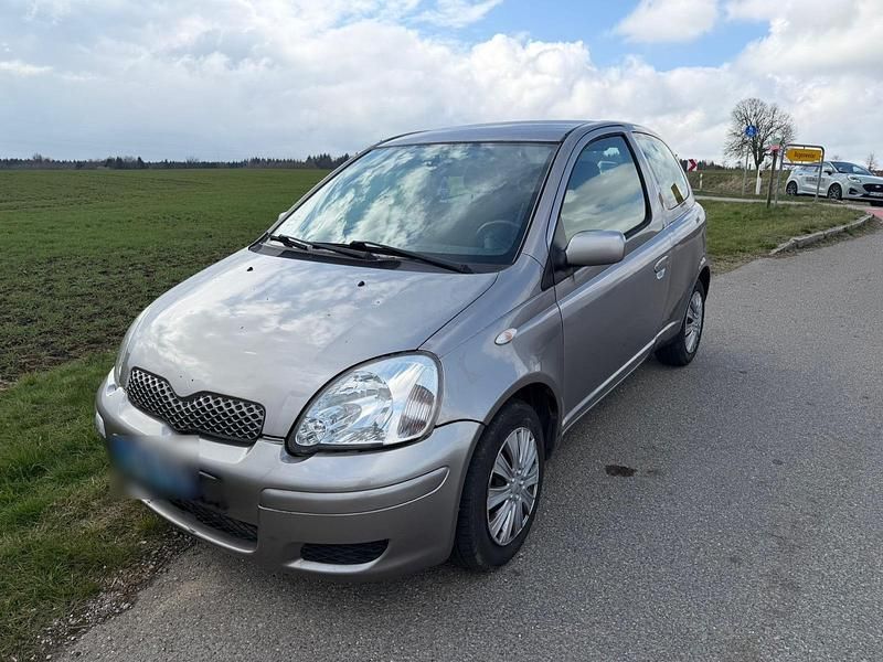 Gebraucht Toyota Yaris 65 PS (47 kW) 2003 Silber Kleinwagen