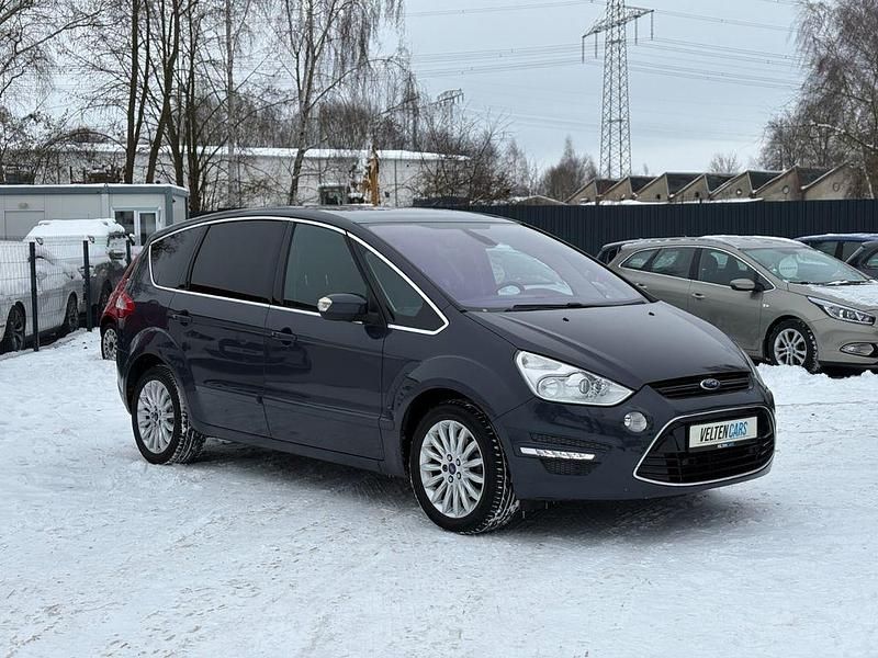 Grau Gebraucht 2010 Ford S-MAX Titanium Van / Kleinbus | 8.899 € (Teuer) - Bild 1/4