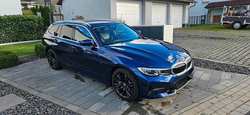 Blau Gebraucht 2019 BMW 330 Sport Line Kombi | 28.500 € (Etwas zu teuer) - Bild 1/4