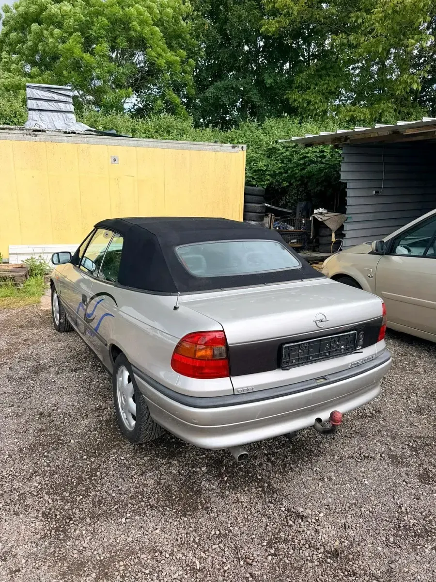Gebraucht Opel Astra Cabriolet 116 PS (85 kW) 1998 Grau Cabrio