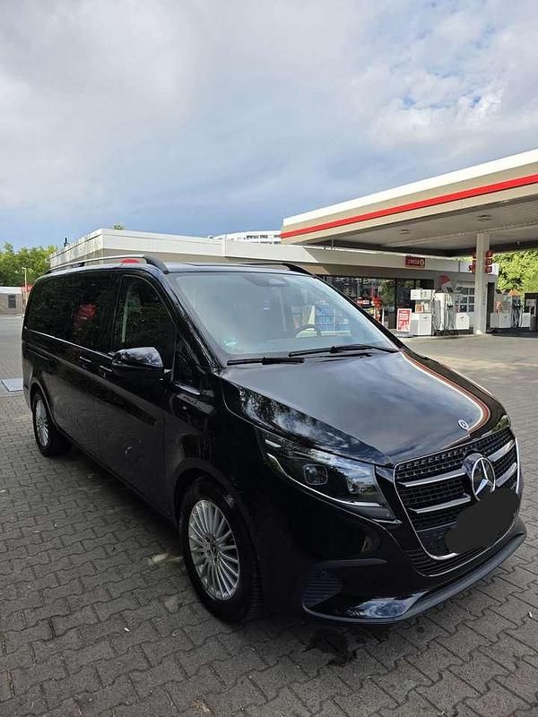 Gebraucht Mercedes V220 Style 163 PS (119 kW) 2024 Schwarz Van / Kleinbus