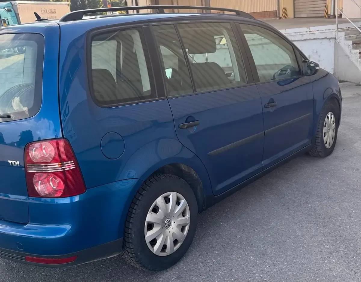 Gebraucht VW Touran 109 PS (80 kW) 2009 Blau Van / Kleinbus