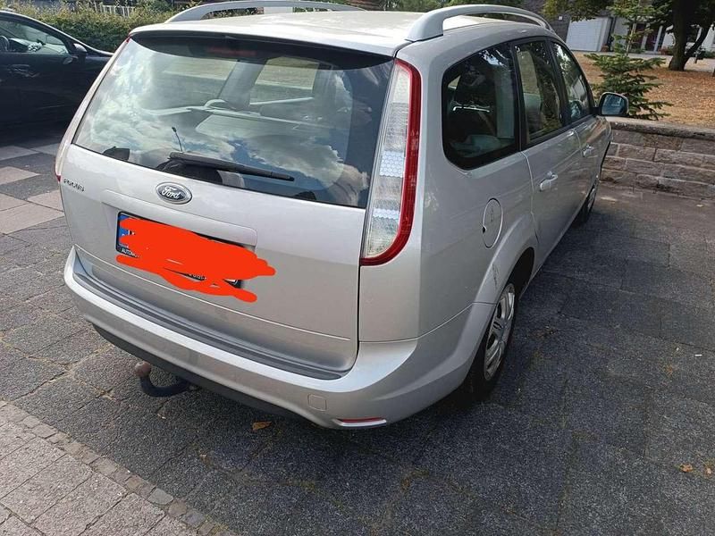 Gebraucht 2009 Ford Focus Titanium Limousine | 2.750 € (Etwas zu teuer) - Bild 1/4