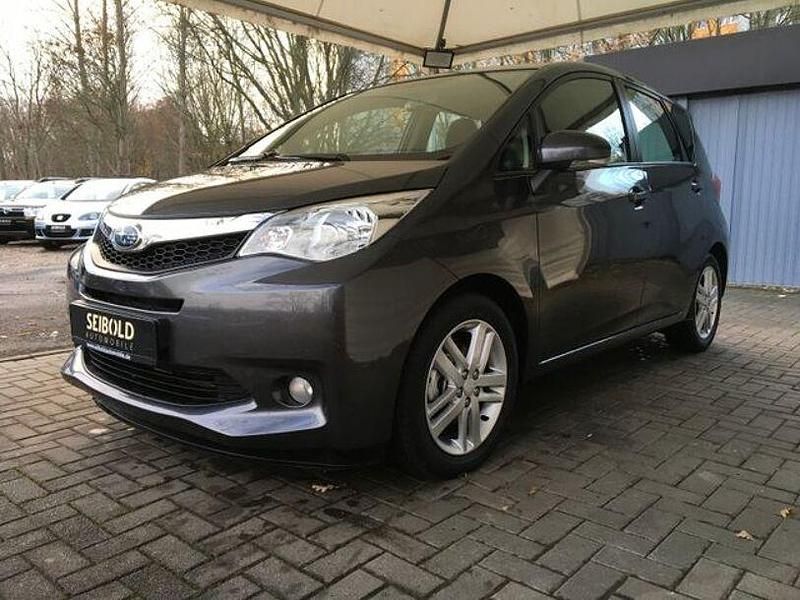 Grau Gebraucht 2012 Subaru Trezia Comfort Kleinwagen | 8.980 € (Teuer) - Bild 1/4