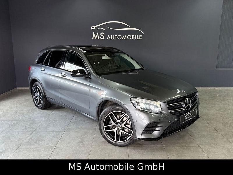 Grau Gebraucht 2017 Mercedes GLC250 AMG line SUV | 28.990 € (Fairer Preis) - Bild 1/4