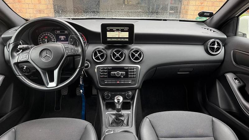 Weiß Gebraucht 2013 Mercedes A180 Kleinwagen | 12.500 € (Fairer Preis) - Bild 1/4