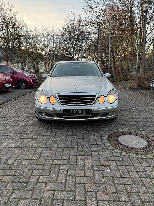 Gebraucht Mercedes E220 150 PS (110 kW) 2003 Silber Limousine