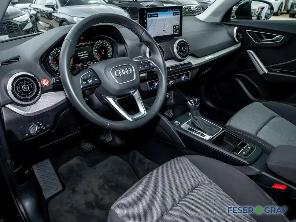 Gebraucht Audi Q2 S-Line 150 PS (110 kW) 2025 Mythosschwarz metallic SUV