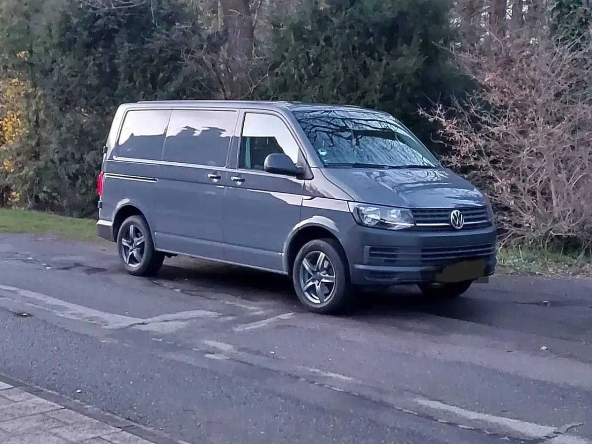 Gebraucht VW T6 Comfortline 150 PS (110 kW) 2016 Grau Van