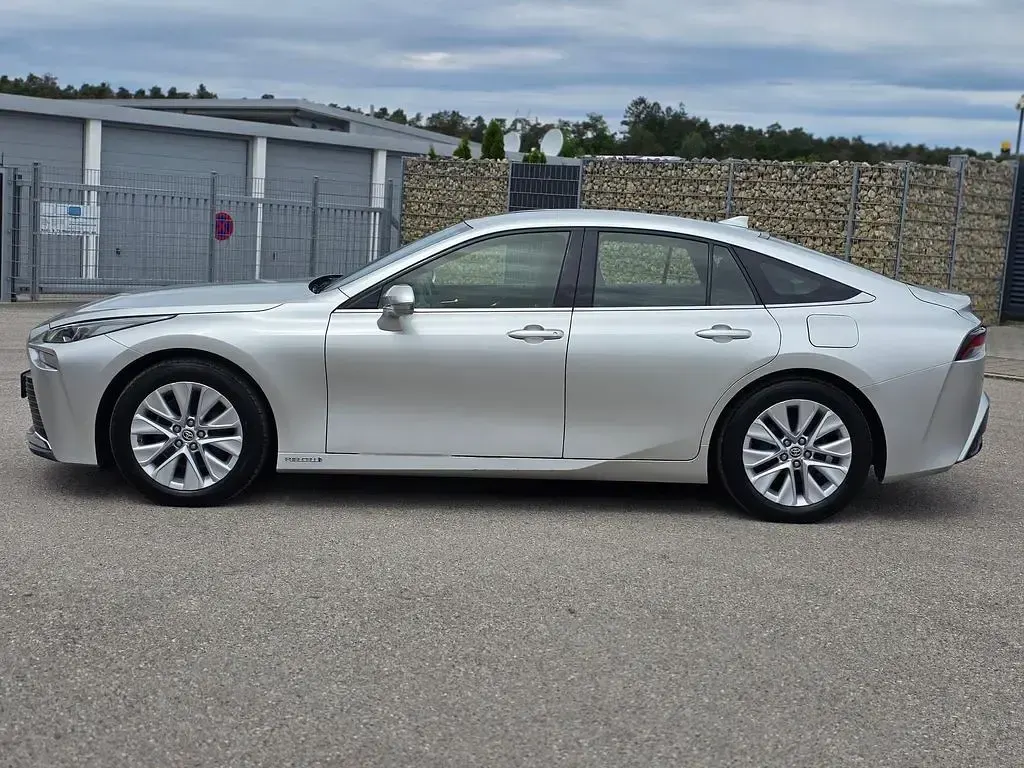 Gebraucht Toyota Mirai Basis 182 PS (133 kW) 2021 Silber Limousine