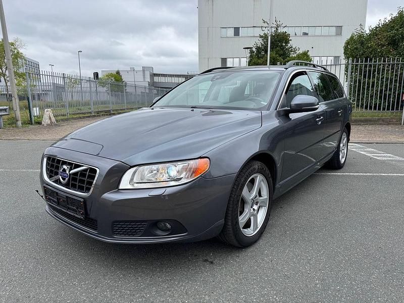 Grau Gebraucht 2012 Volvo V70 Kombi | 10.490 € (Fairer Preis) - Bild 1/4