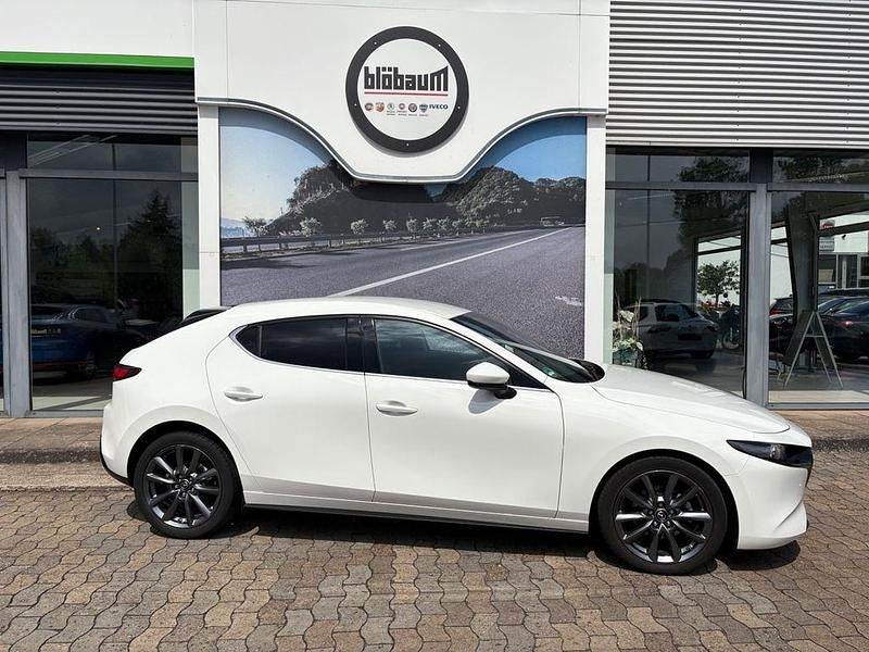 Weiß Gebraucht 2020 Mazda 3 Selection Limousine | 18.691 € (Fairer Preis) - Bild 1/4
