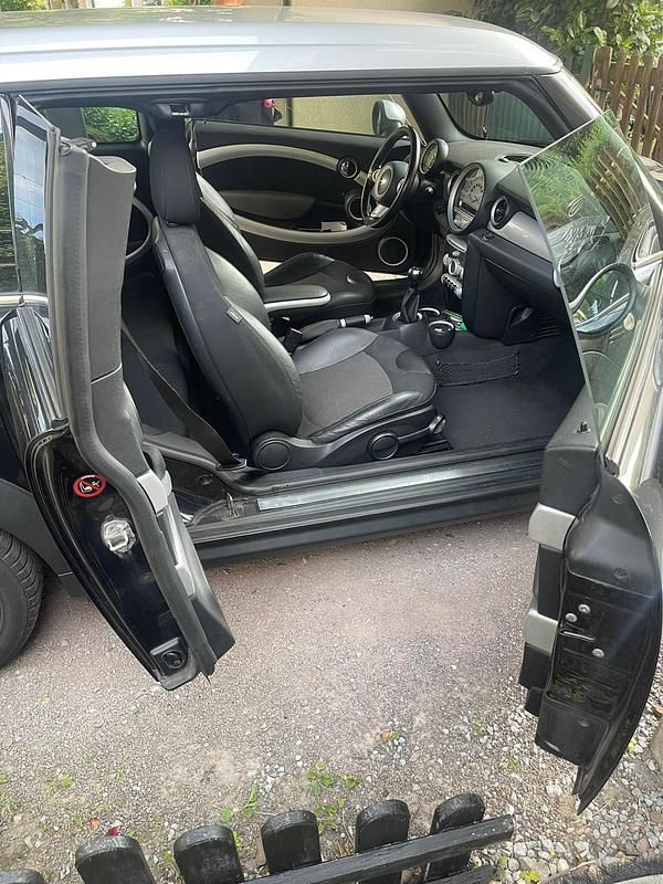 Second-hand Mini Cooper 120 CP (88 kW) 2008 Negru Hatchback