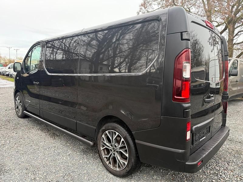 Gebraucht Renault Trafic 140 PS (102 kW) 2016 Schwarz Van / Kleinbus