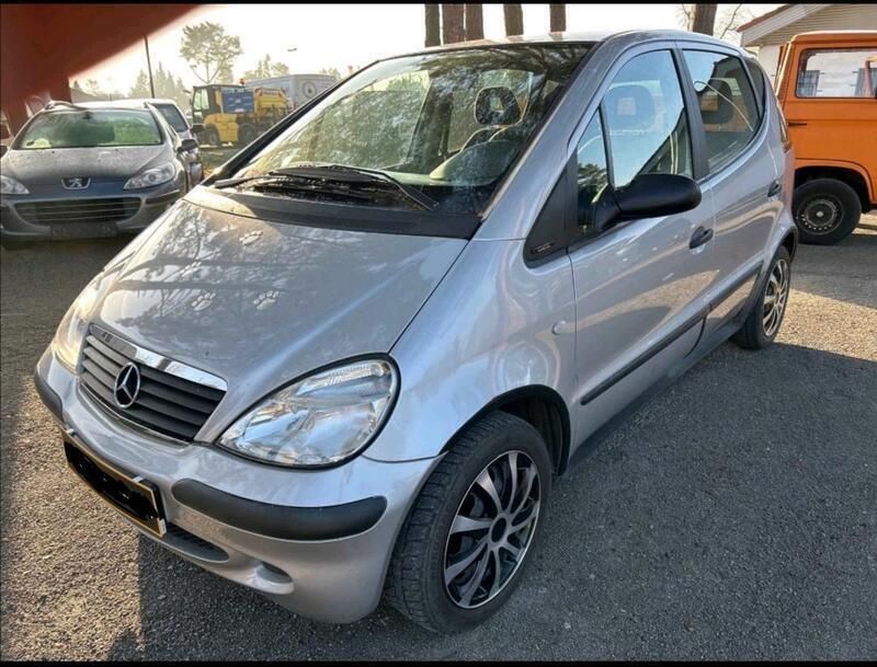 Silber Gebraucht 2002 Mercedes A160 Limousine | 1.900 € (Etwas zu teuer) - Bild 1/2