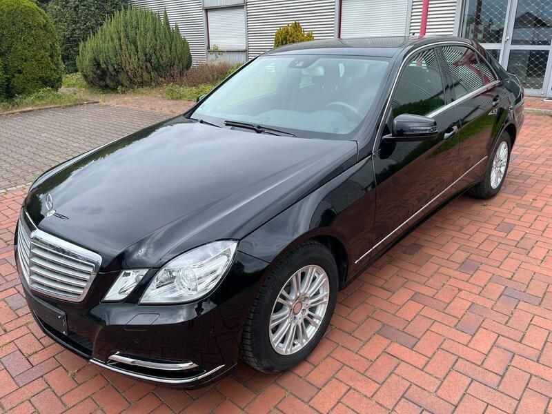 Schwarz Gebraucht 2012 Mercedes E200 Limousine | 20.200 € (Teuer) - Bild 1/4