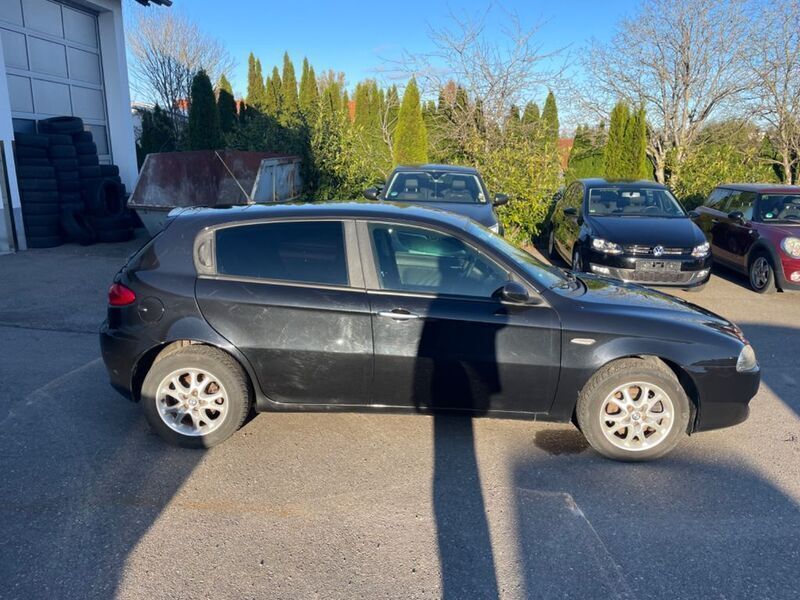 Gebraucht Alfa Romeo 147 105 PS (77 kW) 2008 Schwarz Kleinwagen