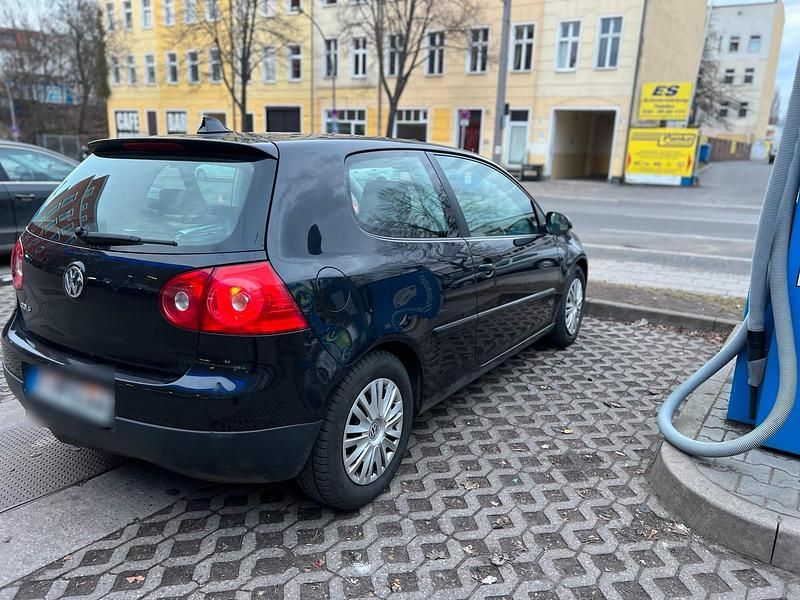 Second-hand VW Golf 75 CP (55 kW) 2005 Negru Coupe