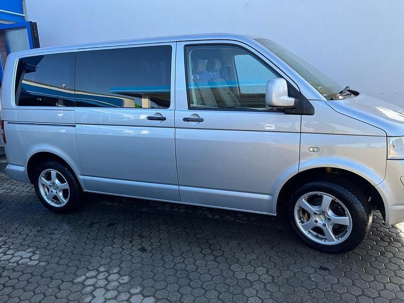 Gebraucht VW Caravelle 131 PS (96 kW) 2006 Silber Van / Kleinbus